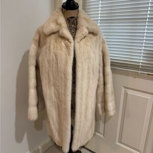 Vintage Elegant Oscar De La Renta Cream lined mink Fur Coat size Large